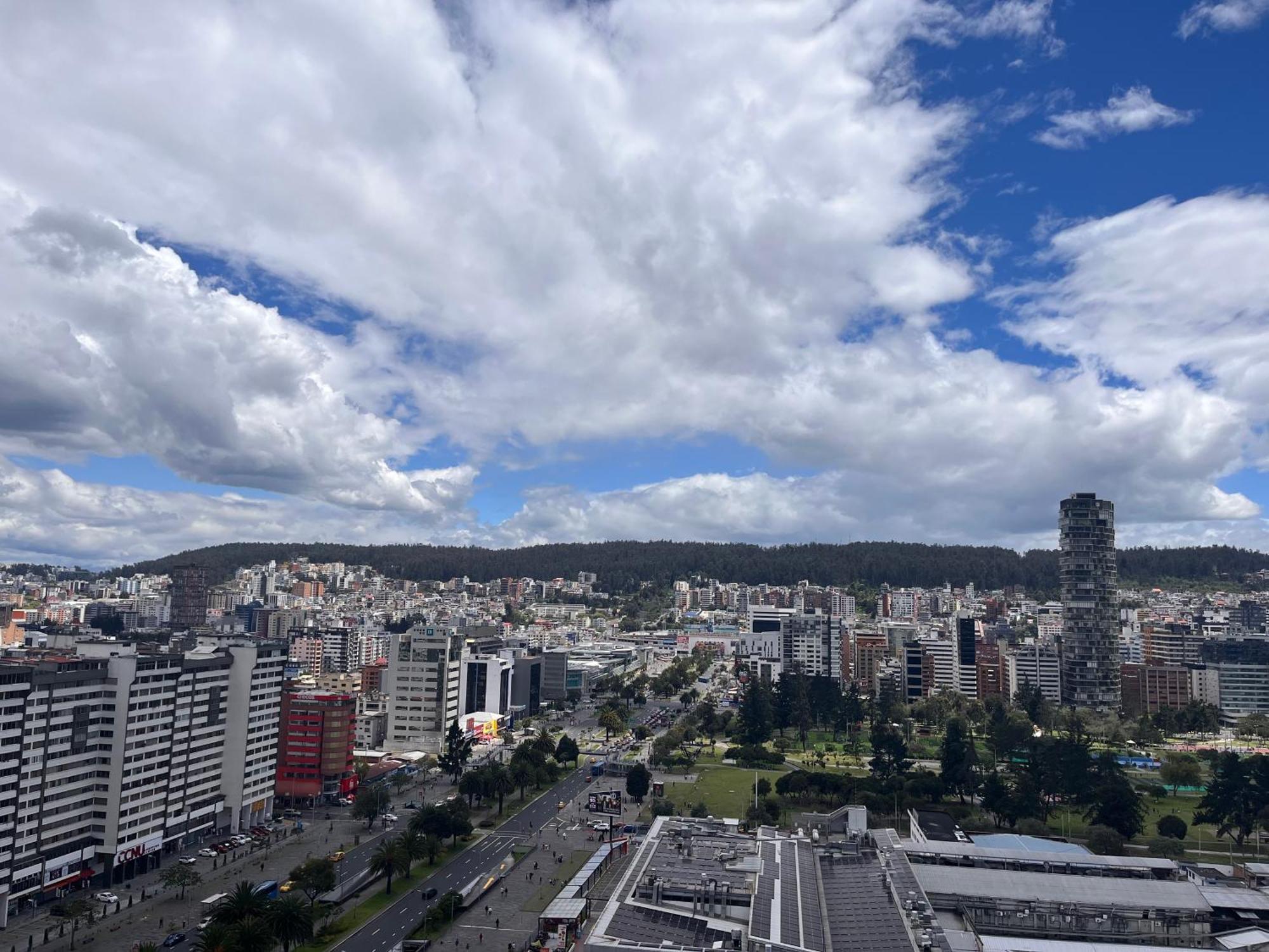 Suite Apartameto 1606 Espectacular Vista La Carolina, Piso 16 One - Quito Eksteriør bilde